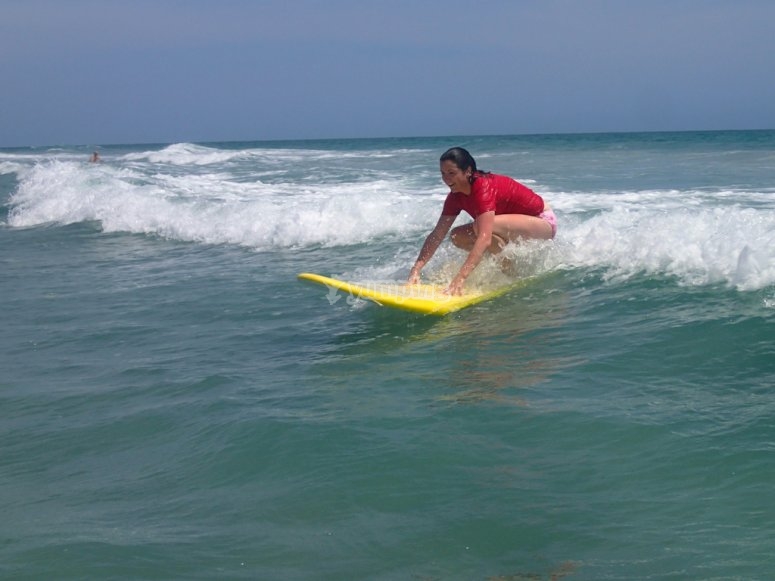 Practicando surf